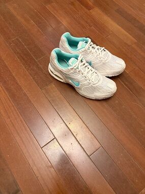 Nike Women’s White & Teal Athletic Running Shoes